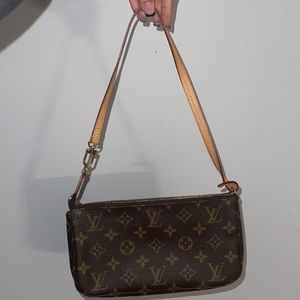 Louis Vuitton pochette bag AUTHENTIC
